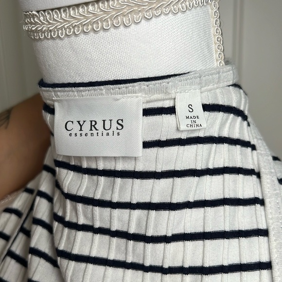 Cyrus essentials Striped Ribbed Top S - Picture 5 of 6